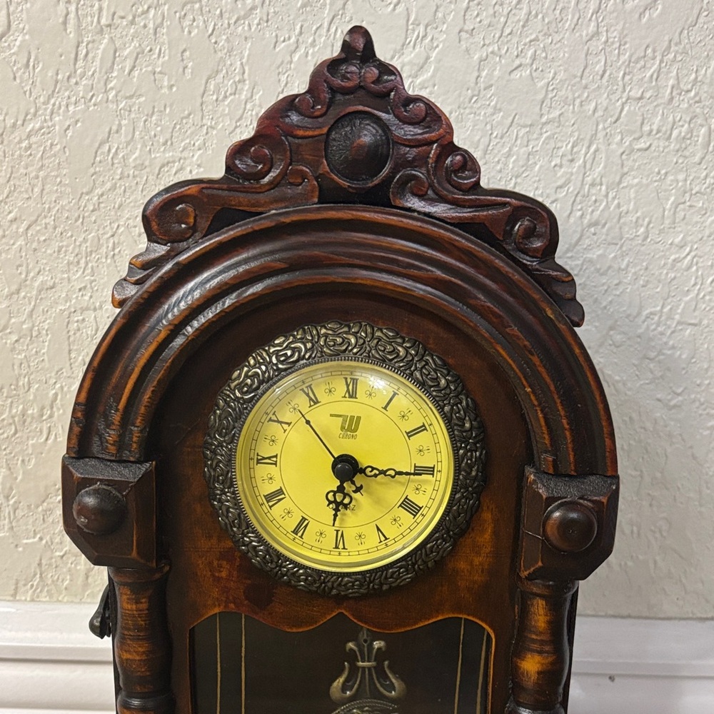Vintage Brown Wall Clock - Picture 3 of 5